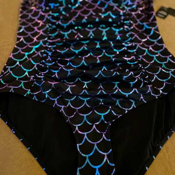 ❌SOLD❌Torrid Iridescent Strappy back Mermaid One Piece  Swimsuit size 2 D/DD♥️ - Picture 4 of 12